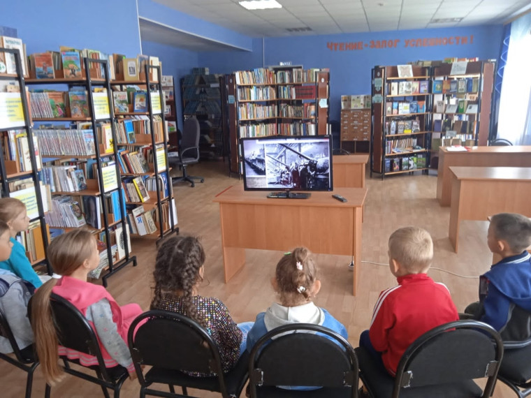 Виртуальная экскурсия в Сафоновской модельной библиотеке «Огненная дуга. Подвиг героев».